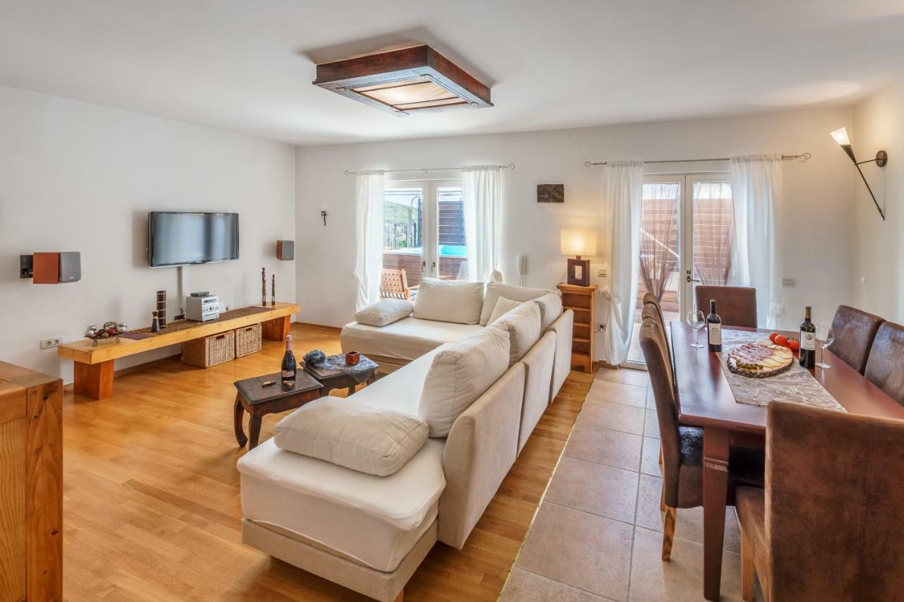 Holiday Home Harmony Zrnovnica Экстерьер фото