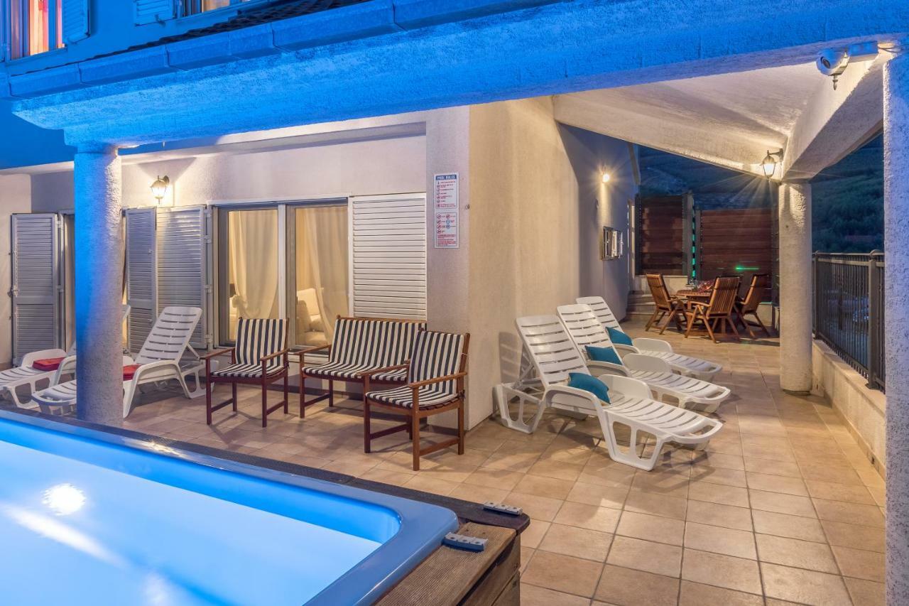 Holiday Home Harmony Zrnovnica Экстерьер фото