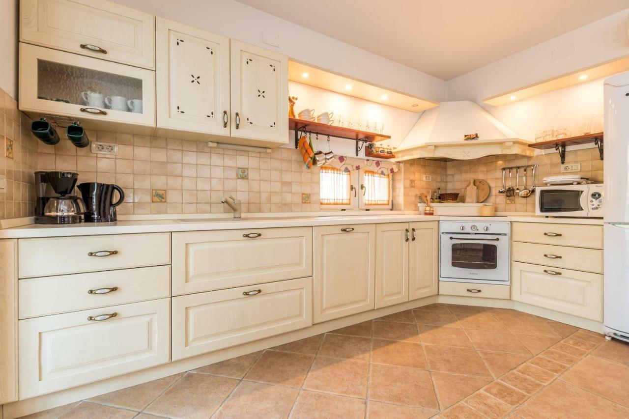 Holiday Home Harmony Zrnovnica Экстерьер фото