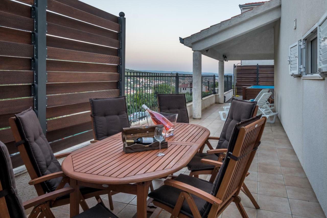 Holiday Home Harmony Zrnovnica Экстерьер фото