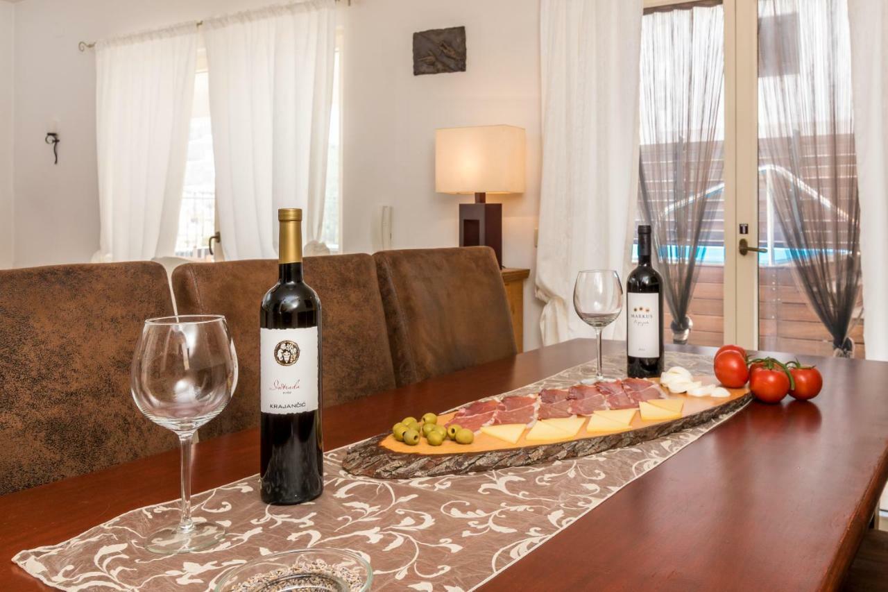 Holiday Home Harmony Zrnovnica Экстерьер фото