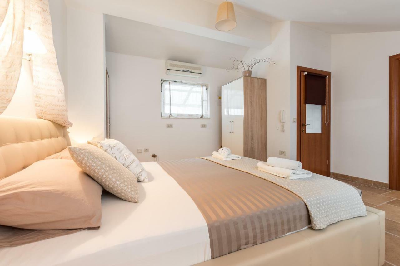 Holiday Home Harmony Zrnovnica Экстерьер фото