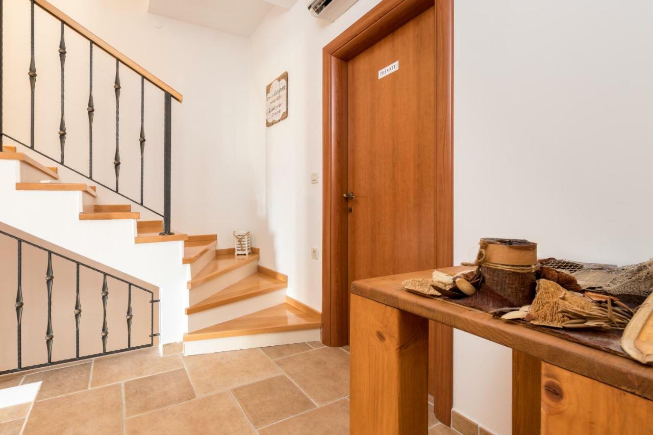 Holiday Home Harmony Zrnovnica Экстерьер фото